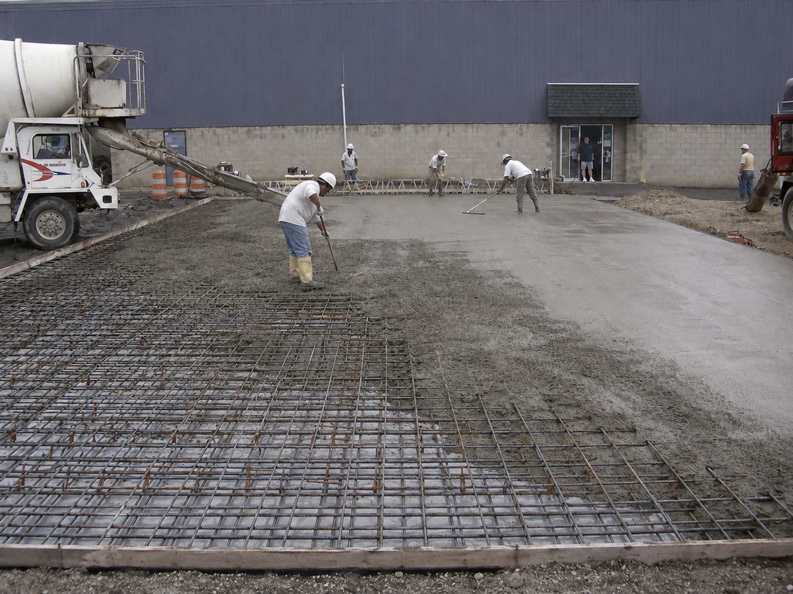 Industrial concrete crew screeding a freshly poured reinforced slab in Pittsburgh