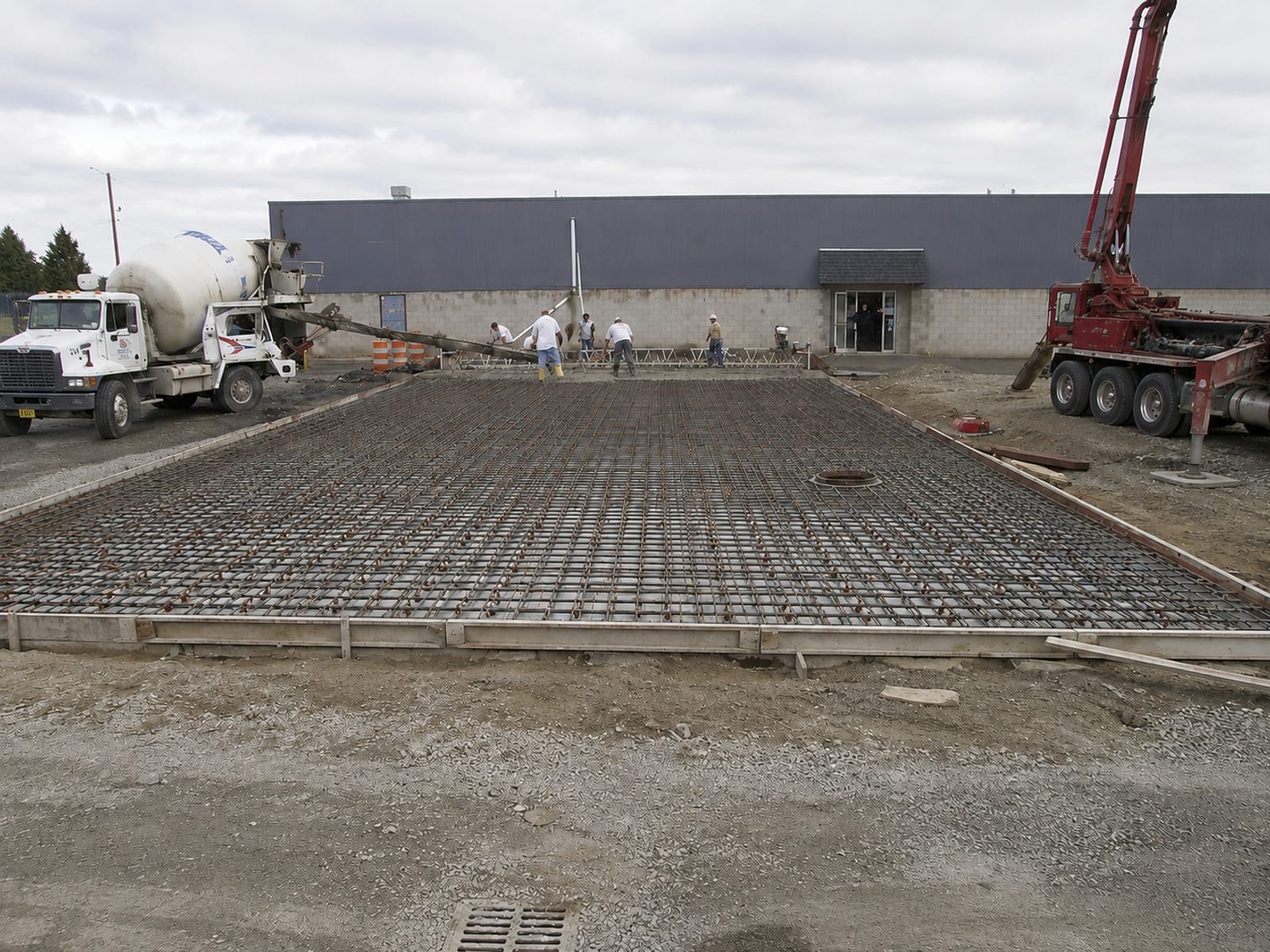 Rebar mat and formwork for an industrial floor slab at a Pittsburgh warehouse